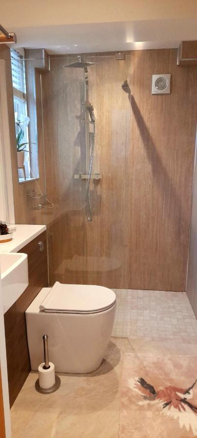 Quaint Little Guest Suite With Private Parking Newport  Eksteriør bilde