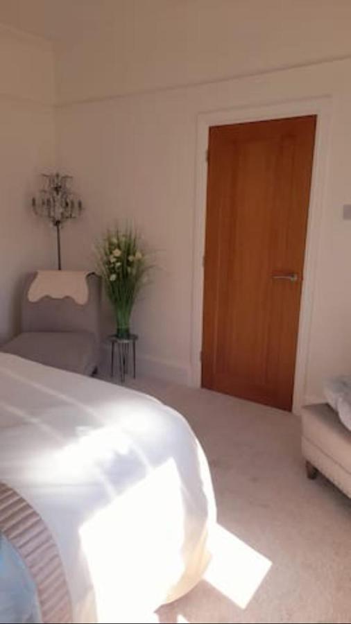 Quaint Little Guest Suite With Private Parking Newport  Eksteriør bilde